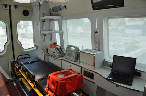 林口县救护车内部